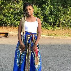 Meet your Posher, Roxanne